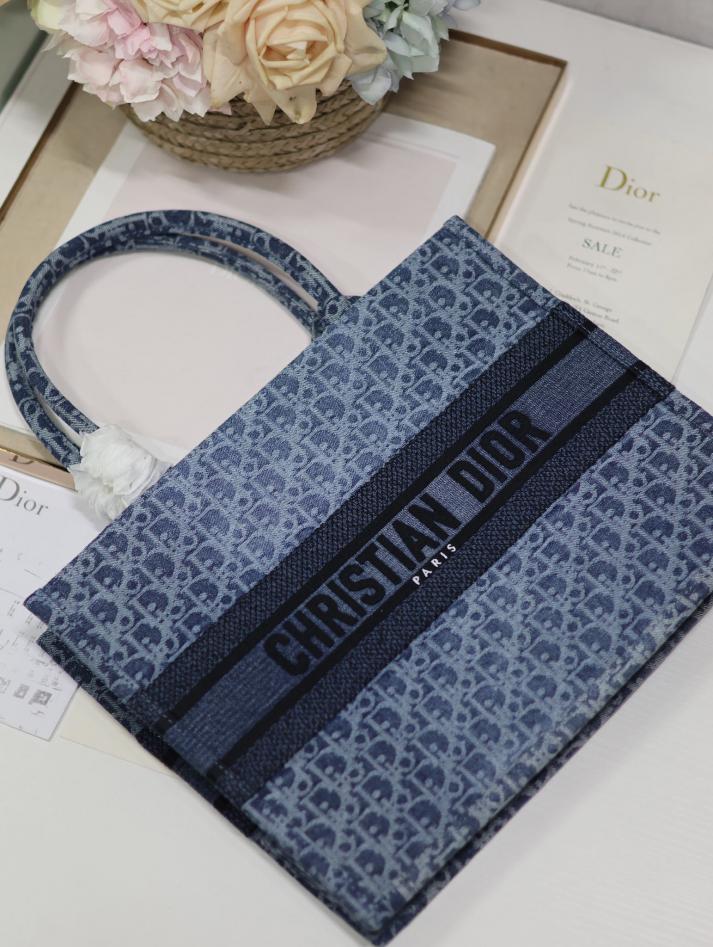 CHRISTIAN DIOR Medium Dior Book Tote