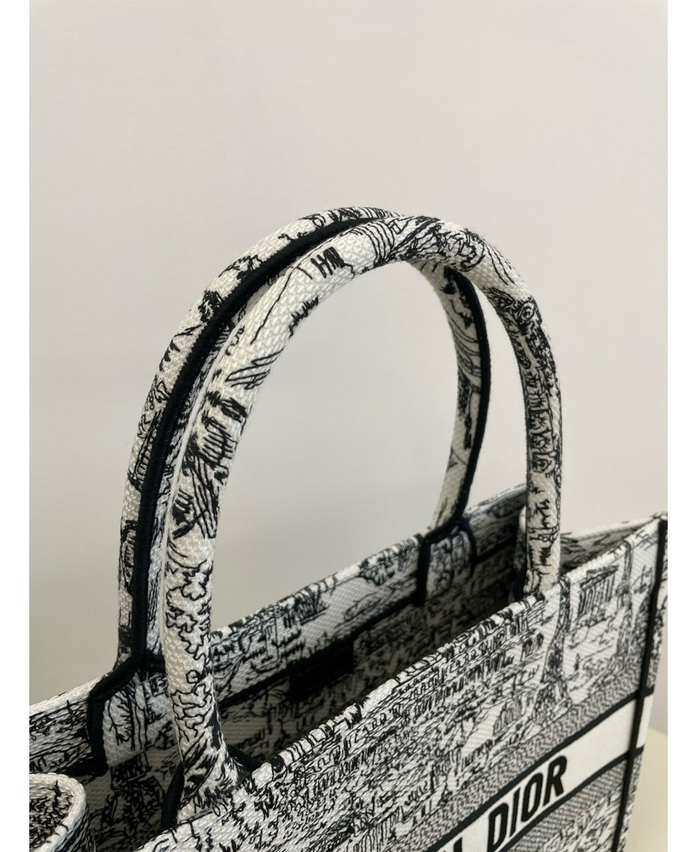 CHRISTIAN DIOR Medium Dior Book Tote